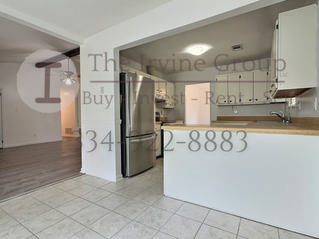 Building Photo - 3 bed 2 bath with 2 car garage