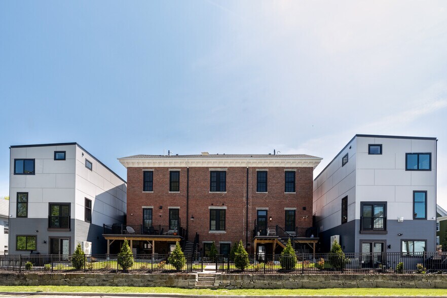 Rear of building - 16 Pierce St