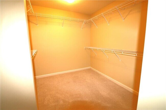 Building Photo - 2014 Trillium Ct