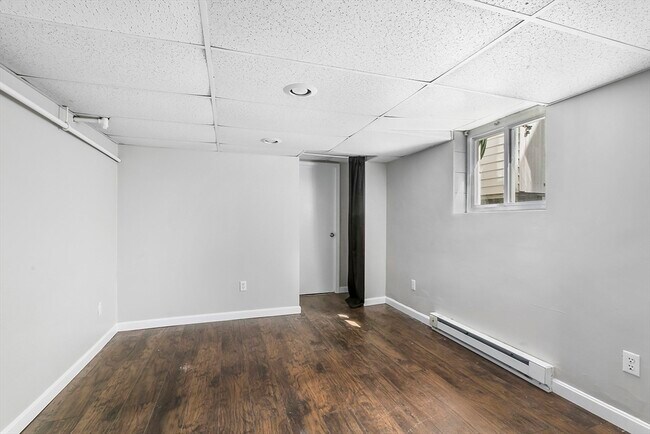 Building Photo - 725 Fellsway