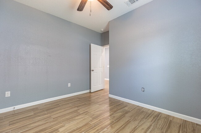 Building Photo - 479 Corliss
