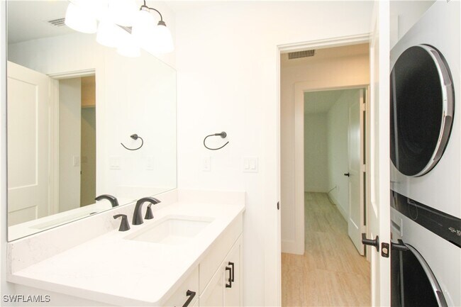 Building Photo - 1435 Curlew Ave