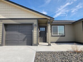 Building Photo - 1004 Creer Way