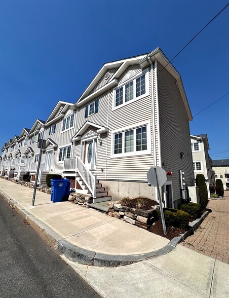 Primary Photo - 40 Myrtle St