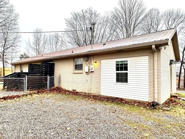 Building Photo - 28 Leonard Dr