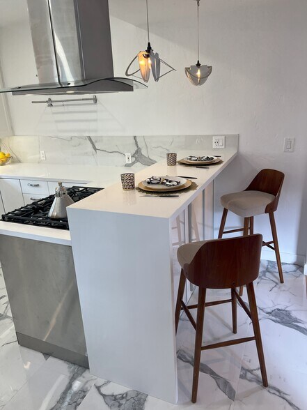 Breakfast bar - 3207 30th St
