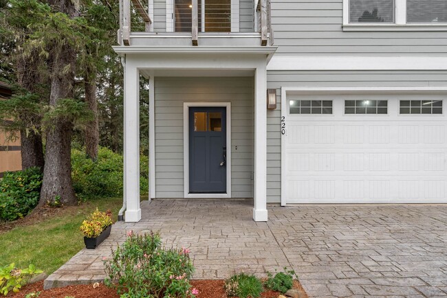 Building Photo - Beautiful Home in Depoe Bay!