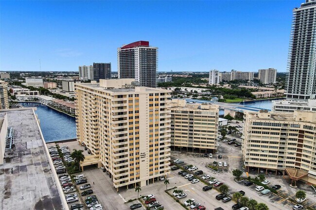 Building Photo - 1833 S Ocean Dr