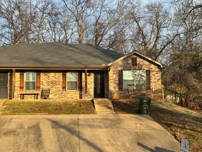 Building Photo - 516 S Baxter Ave