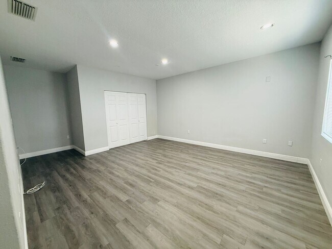 Building Photo - 4203 E Yukon St
