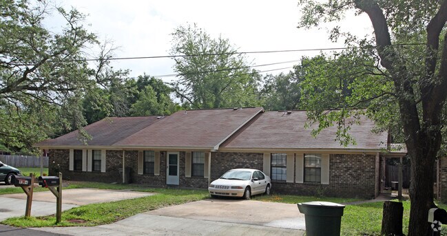 Primary Photo - 8386-8392 Carl Dean St