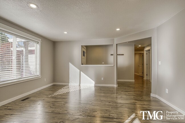 Building Photo - Stylish One-Level Living in East Vancouver!