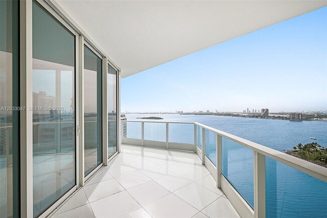 Building Photo - 2020 N Bayshore Dr