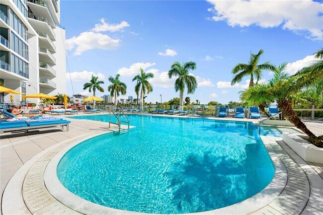 Building Photo - 1155 N Gulfstream Ave