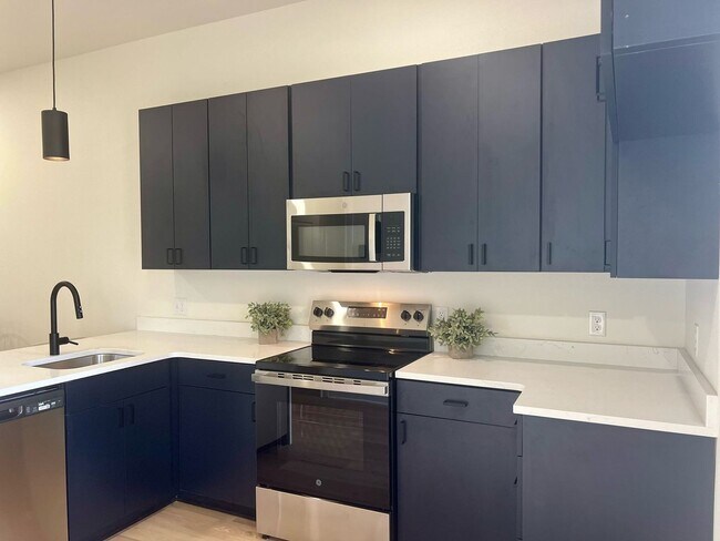 Building Photo - The Court At Overton