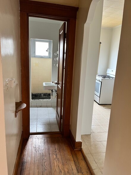 Building Photo - 218 Hammond Ave