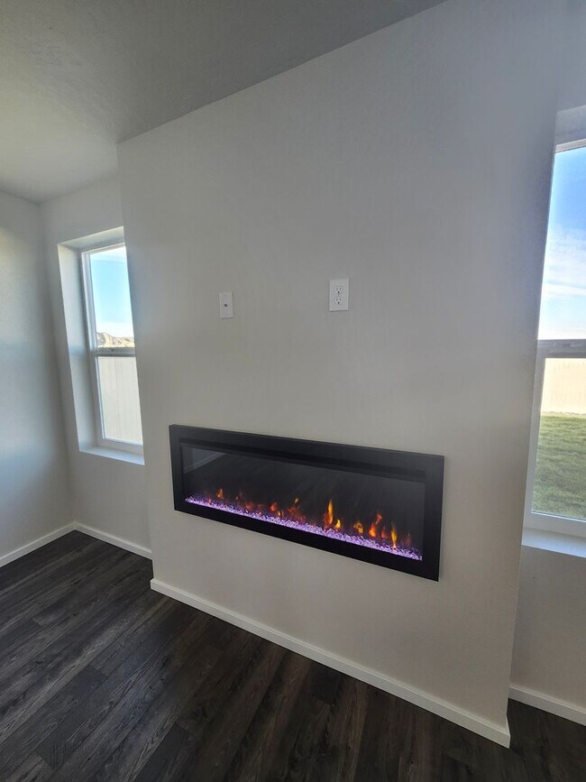 Building Photo - Brand New Construction! 4 bed/2.5 ba Townh...