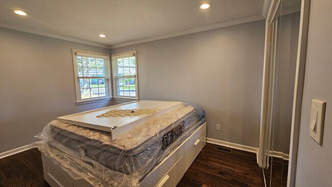 Building Photo - 75 Florence Ave