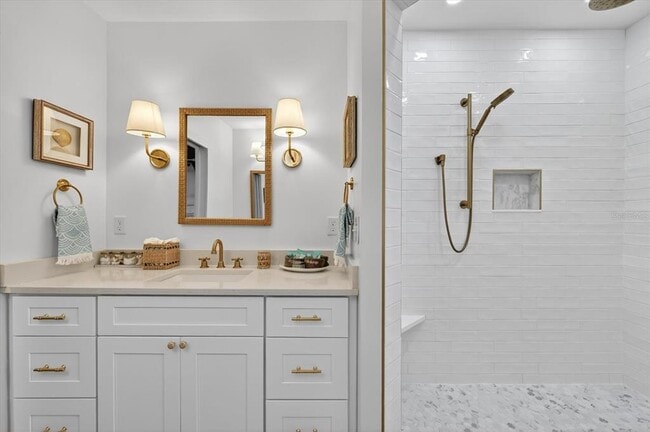 Building Photo - 235 10th Ave NE