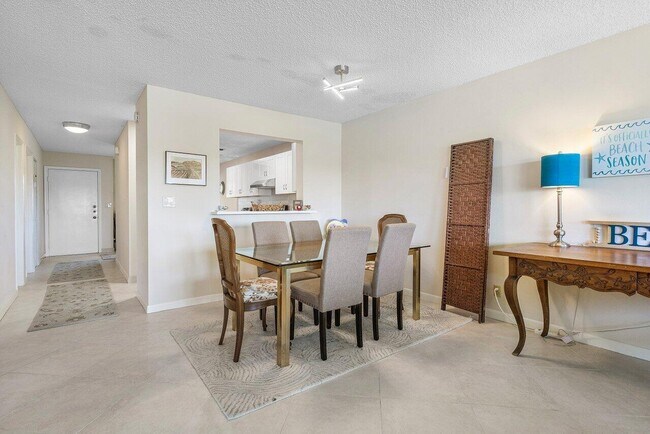 Building Photo - 5850 Sugar Palm Ct