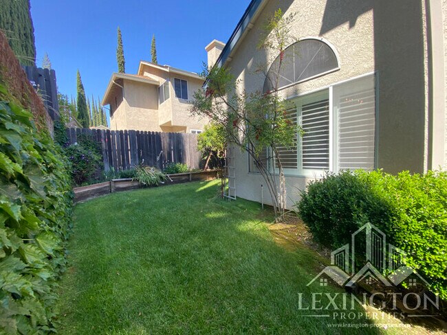 Building Photo - 6118 Cameo Dr