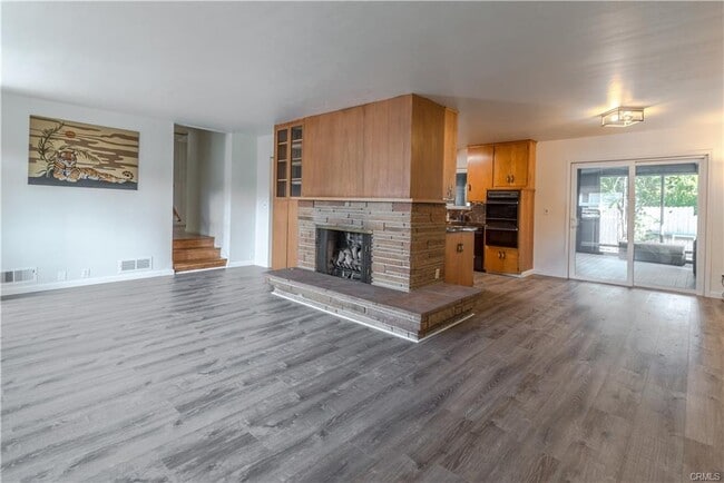 Building Photo - 1437 Smith St