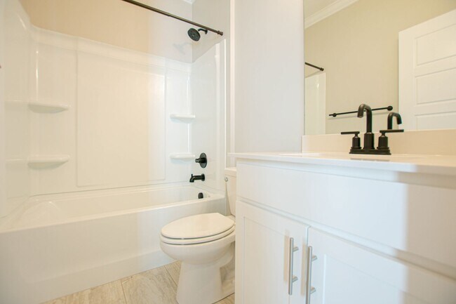 Building Photo - Pet Friendly Four Bedroom with Bonus!