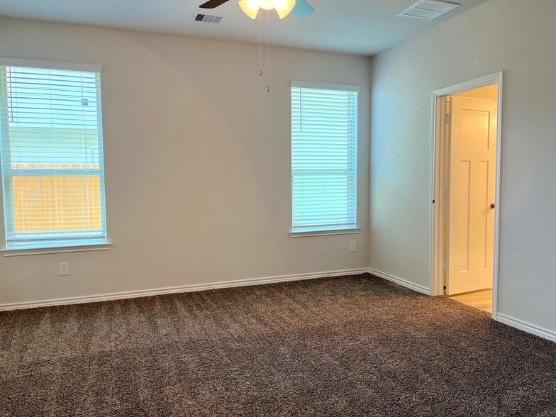 Building Photo - Gorgeous 3 bed 2.5 home in Town Lake Park!