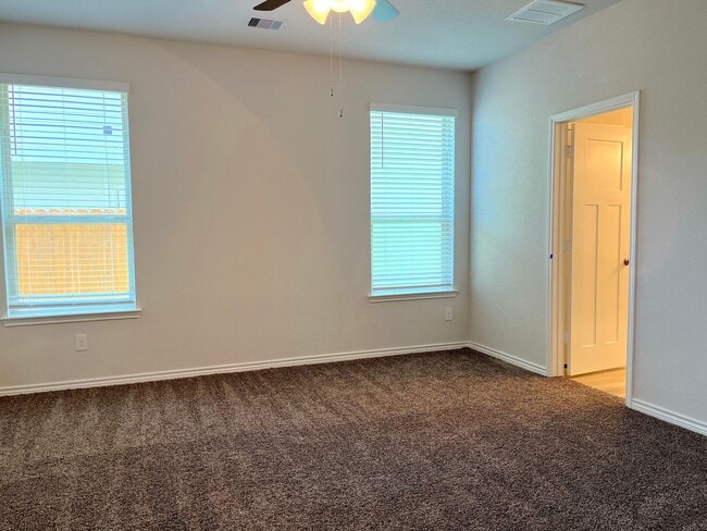 Building Photo - Gorgeous 3 bed 2.5 home in Town Lake Park!