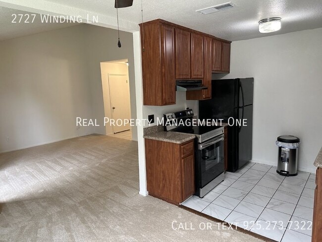 Building Photo - 2727 Winding Ln