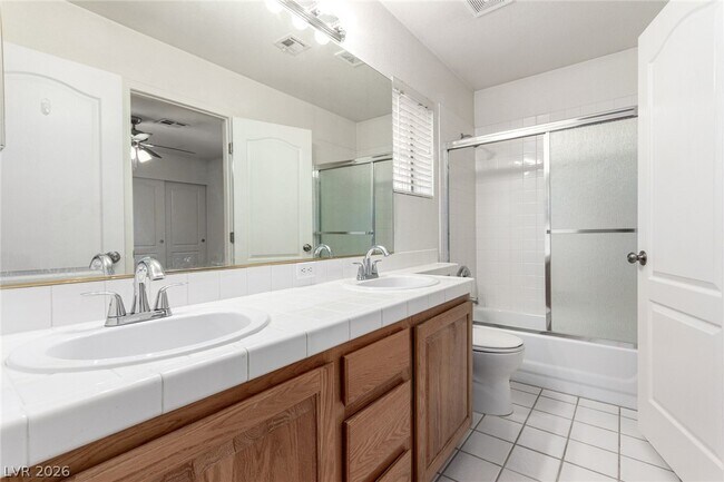 Building Photo - 2412 Shady Vista Dr