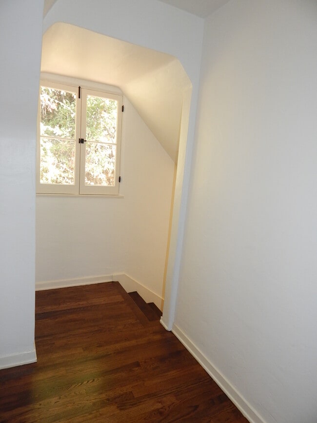 Building Photo - 1764 Prospect Dr