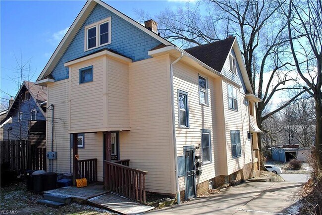 Building Photo - 3251 Silsby Rd