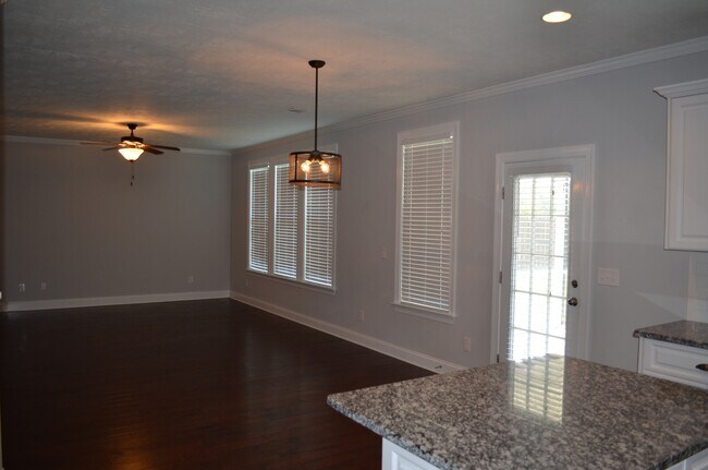 Building Photo - 519 Bunchgrass St