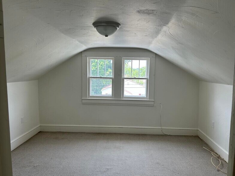 Bedroom 3 - 2317 Moir St NE