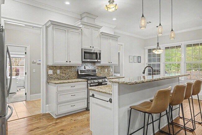 Building Photo - 7492 Sunny Mariana Ct