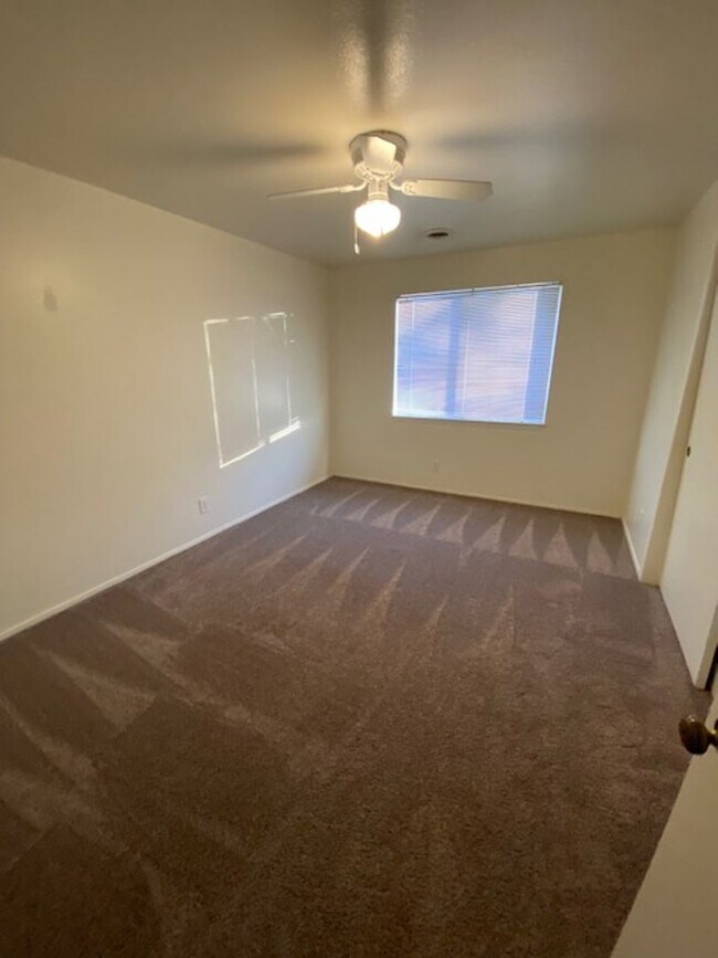 Building Photo - 178 W Colby Ln