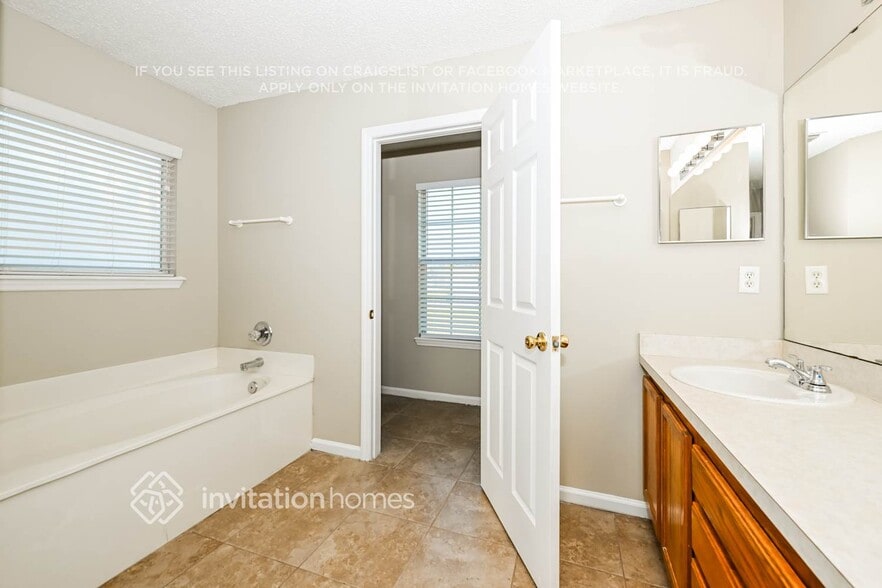 Building Photo - 3178 Highland Grove Dr