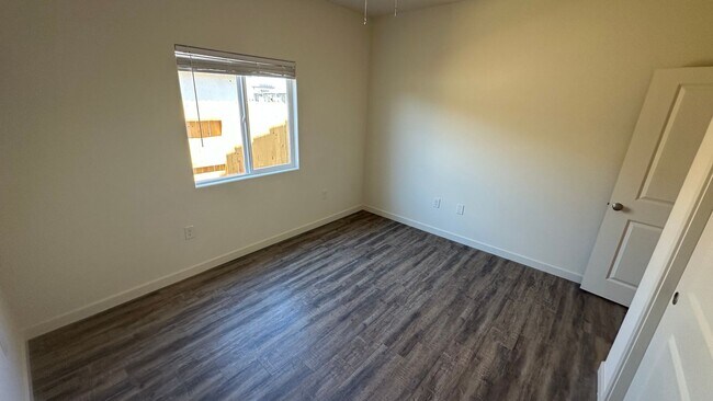 Building Photo - Coyote Run Duplexes 6000