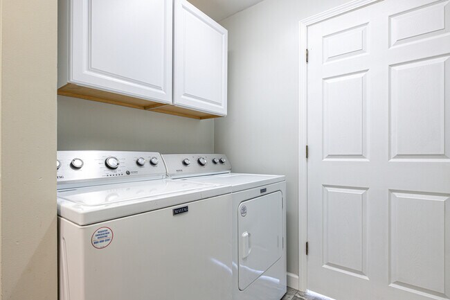 Building Photo - 1719 Scenic Dr