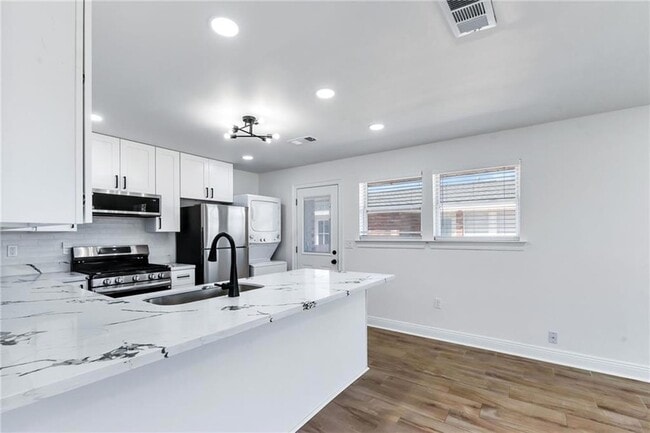 Building Photo - 2508 Chalona Dr