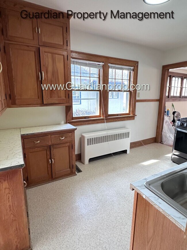 Building Photo - South Minneapolis Renovated Single Family Home, New Bathrooms, Hardwood Floors, W/D