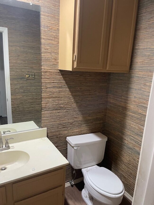 Building Photo - 1106 Brighton Dr