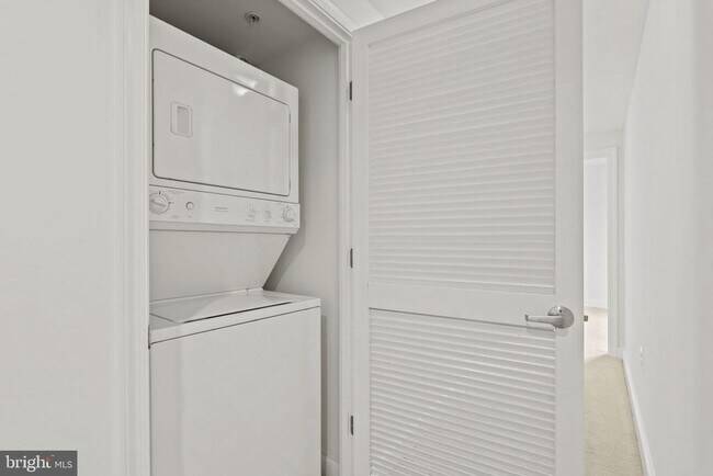 Building Photo - 2451 Midtown Ave