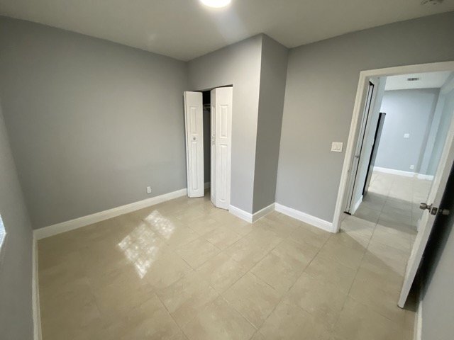 Building Photo - 2 bedroom 1 Bath Home - Utilities Included