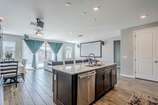 Building Photo - 9935 E Thornbush Ave