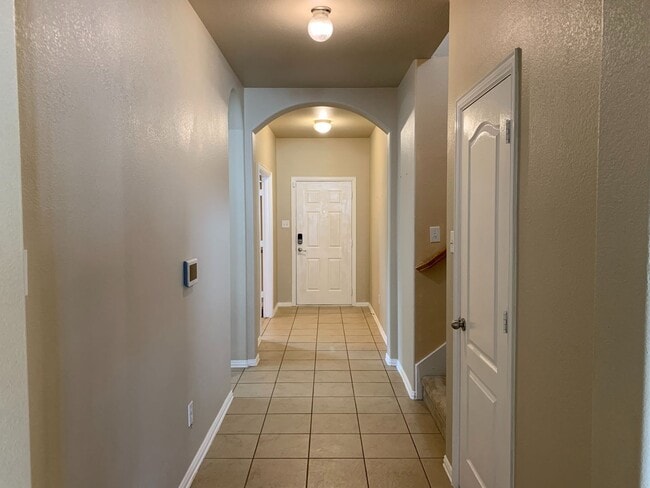Building Photo - This beautiful home has 4 bedrooms, 2.1 baths and is perfect for an active family. There are thre...