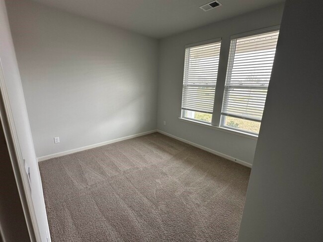 Building Photo - 485 Windemere Lp