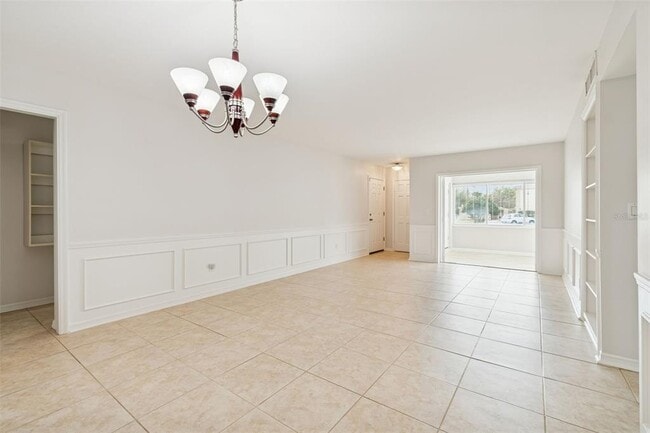 Building Photo - 10375 Carrollwood Ln