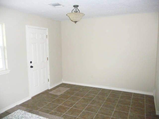 Building Photo - Newly Remodeled